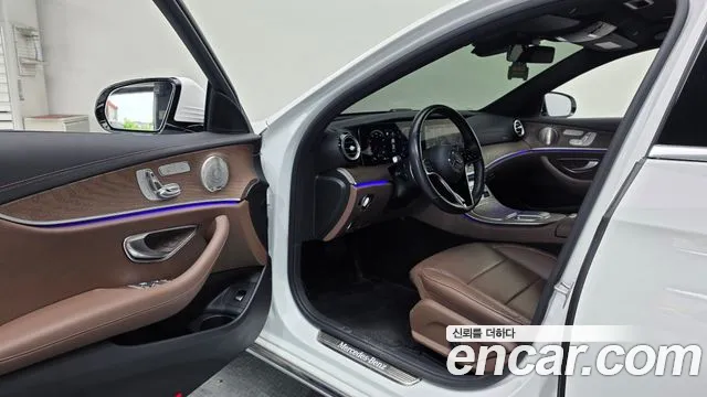 Mercedes-Benz E-Class — Фото автомобиля 8