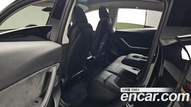 Tesla Model Y — Фото автомобиля 18