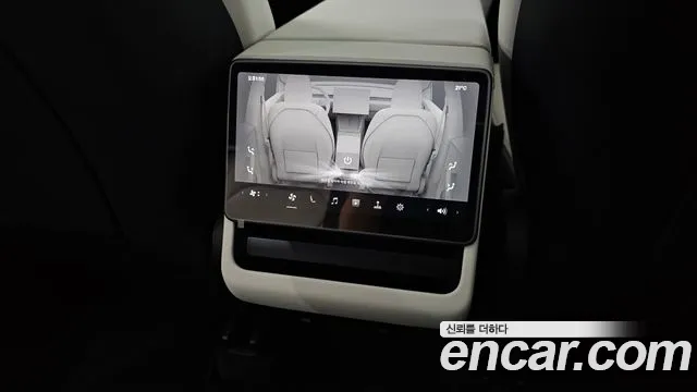 Tesla Model Y — Фото автомобиля 30