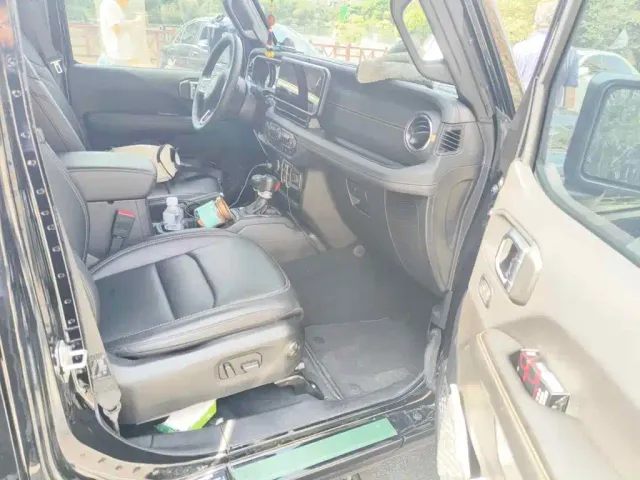 Jeep Wrangler — Фото автомобиля 13