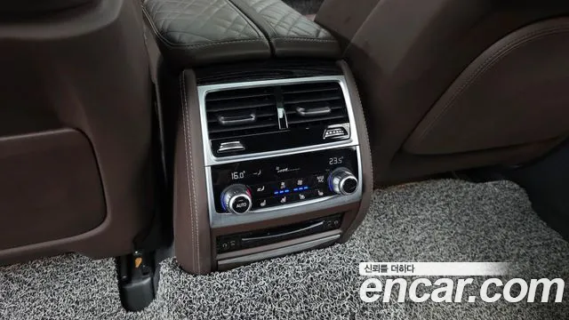 BMW 7-Series — Фото автомобиля 19