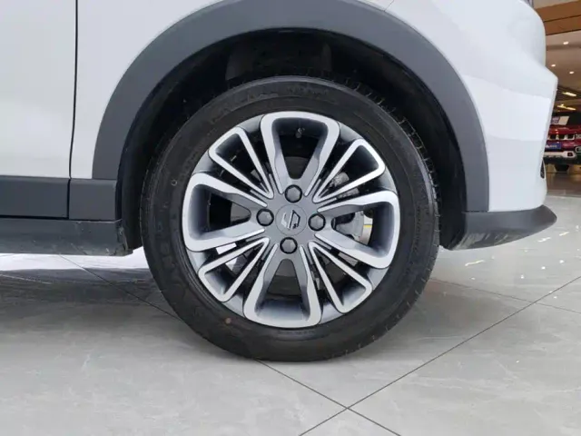 Leapmotor T03 — Фото автомобиля 6