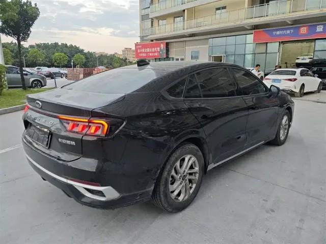 Ford Mondeo — Фото автомобиля 5