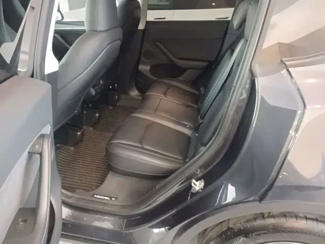 Tesla Model Y — Фото автомобиля 16