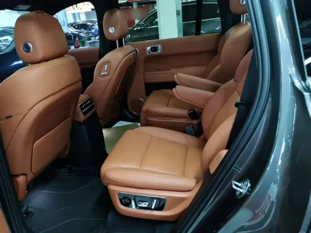 Li Auto L9 — Фото автомобиля 16