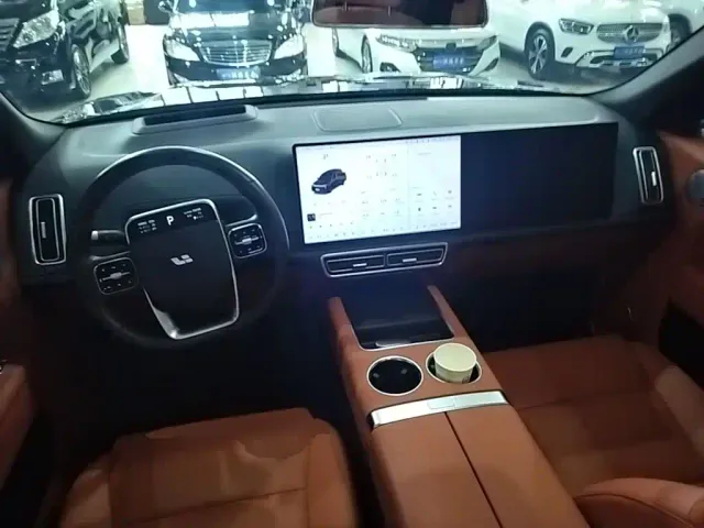 Li Auto L8 — Фото автомобиля 9