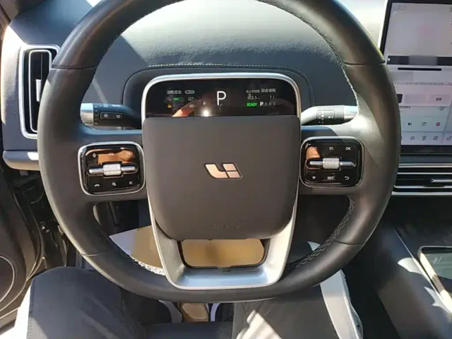 Li Auto L7 — Фото автомобиля 10