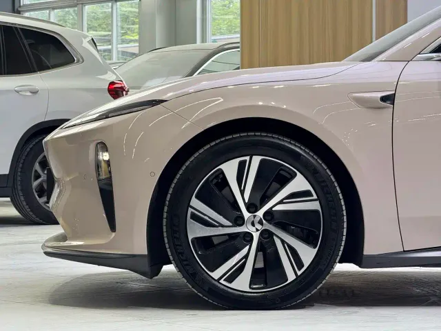 Nio ET5 — Фото автомобиля 5