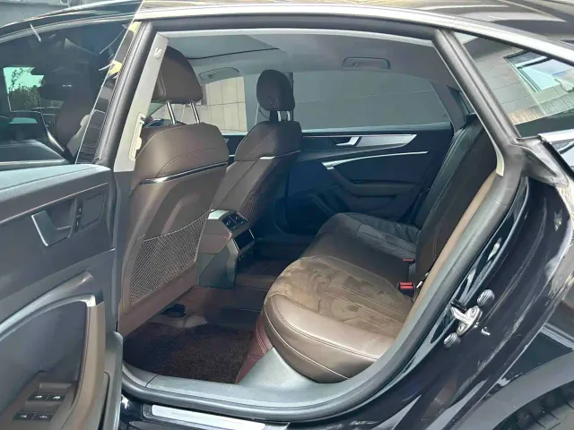 Audi A7L — Фото автомобиля 10