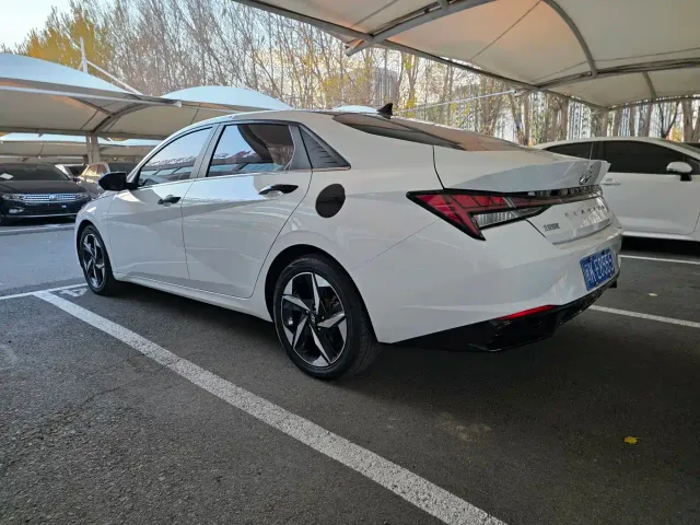 Hyundai Elantra — Фото автомобиля 17