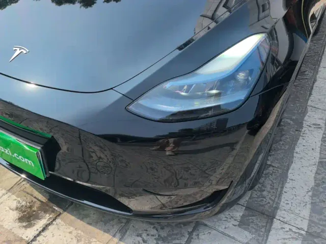 Tesla Model Y — Фото автомобиля 23