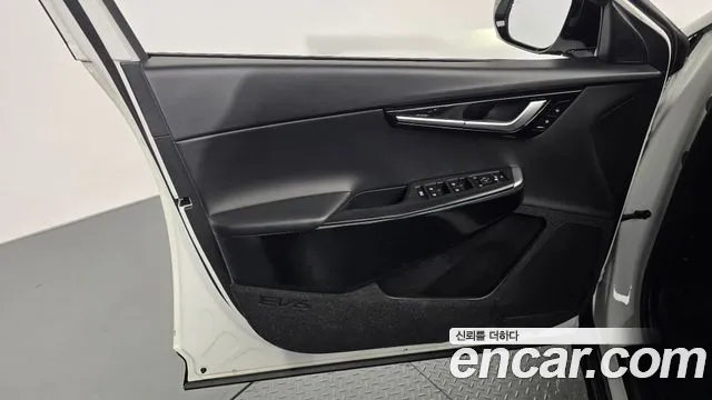 Kia EV6 — Фото автомобиля 24
