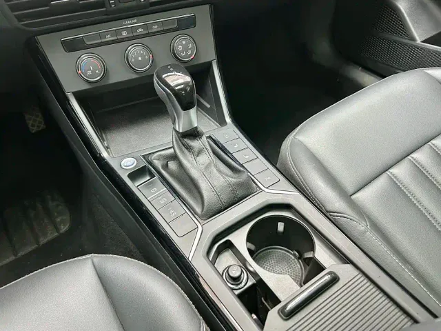 Volkswagen Passat — Фото автомобиля 16