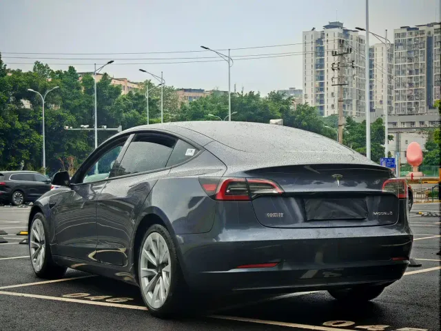 Tesla Model 3 — Фото автомобиля 16