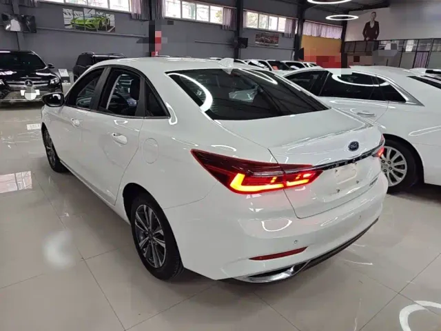 Ford Escort — Фото автомобиля 4