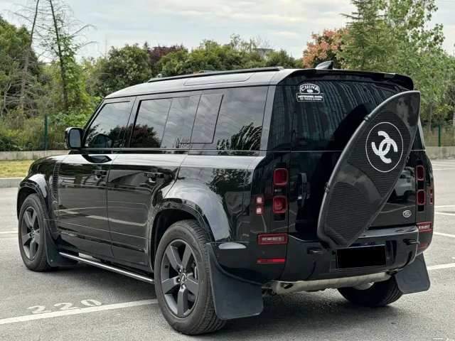Land Rover Defender — Фото автомобиля 15