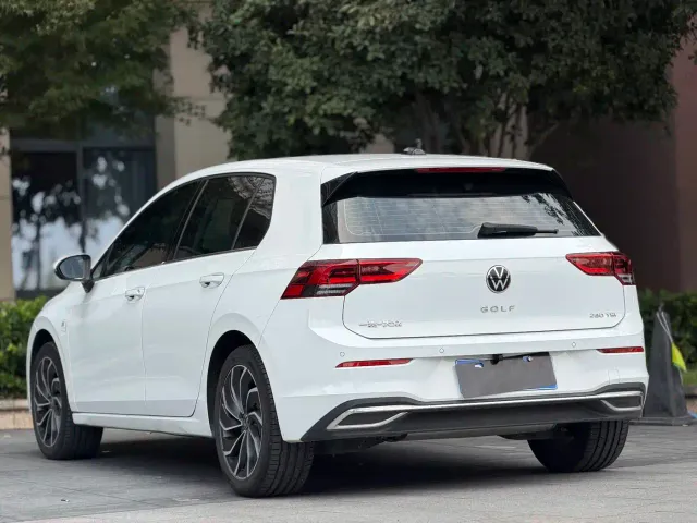 Volkswagen Golf — Фото автомобиля 10
