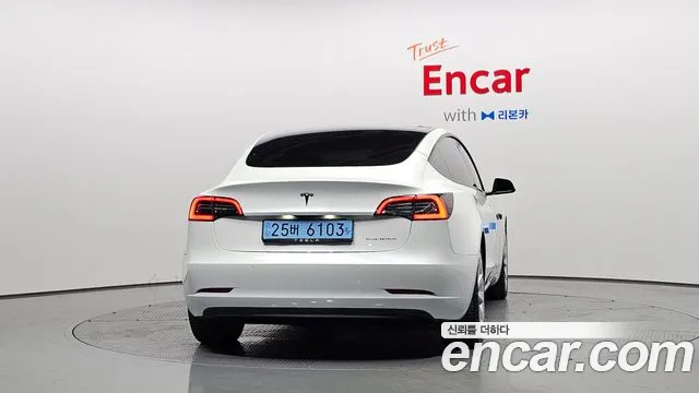 Tesla Model 3 — Фото автомобиля 3
