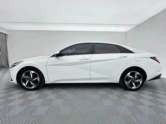 Hyundai Elantra — Фото автомобиля 8