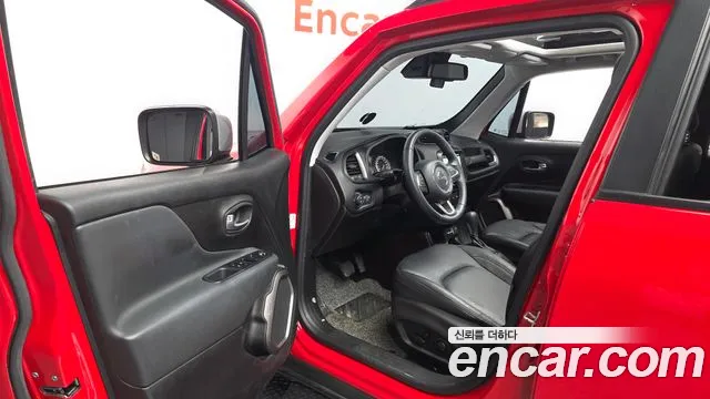 Jeep Renegade — Фото автомобиля 10