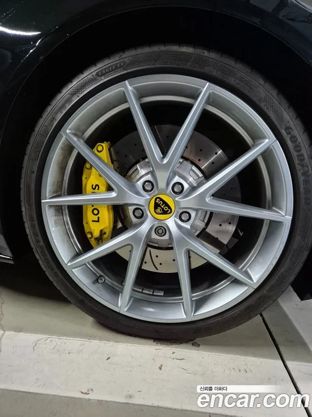 Lotus Emira — Фото автомобиля 19