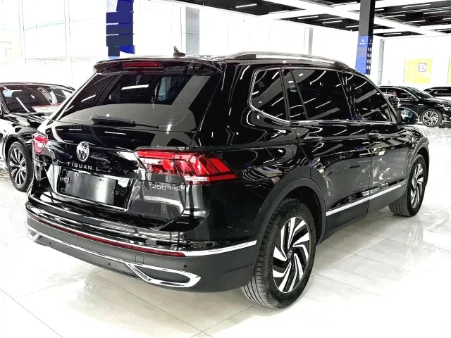 Volkswagen Tiguan L — Фото автомобиля 12