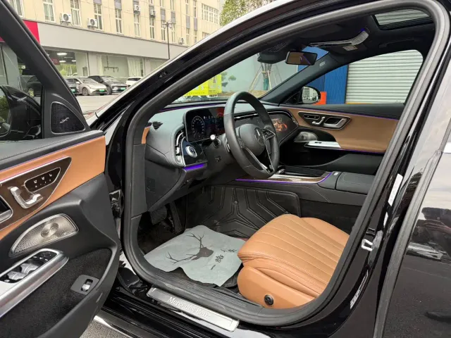 Mercedes-Benz E-Class — Фото автомобиля 5