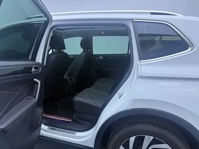 Volkswagen Tiguan L — Фото автомобиля 11