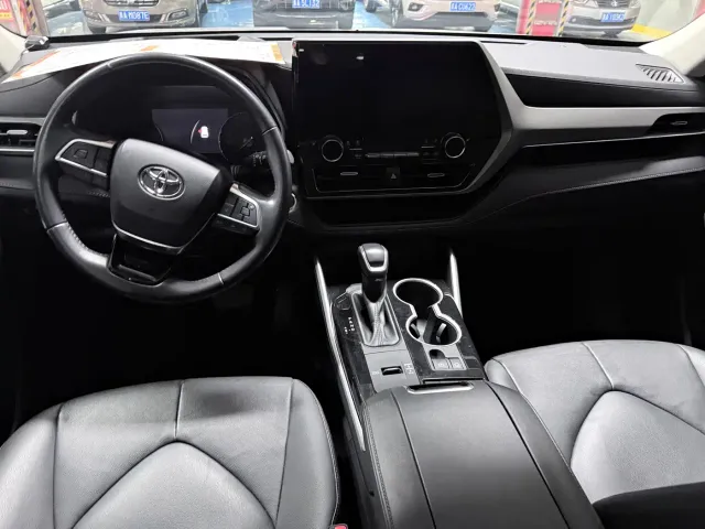 Toyota Highlander — Фото автомобиля 13