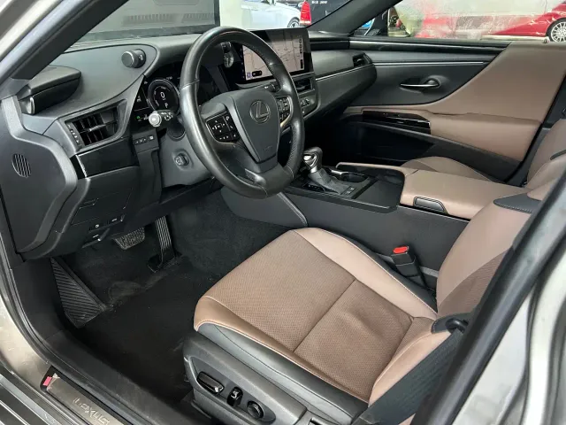Lexus ES — Фото автомобиля 10