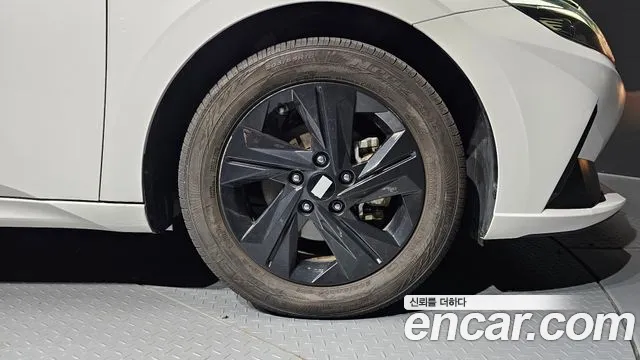 Hyundai Avante CN7 — Фото автомобиля 6