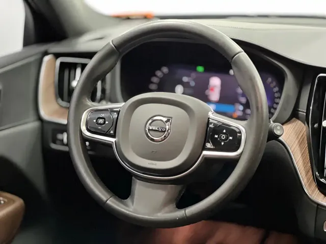 Volvo XC60 — Фото автомобиля 9