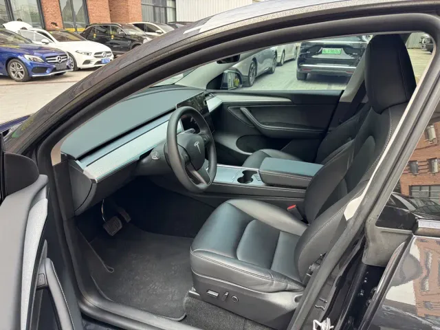 Tesla Model Y — Фото автомобиля 8