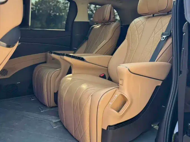 Denza D9 — Фото автомобиля 9