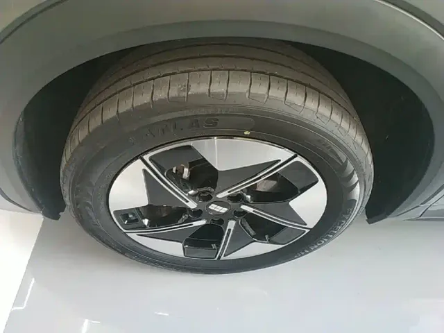 Geely Galaxy E5 — Фото автомобиля 22