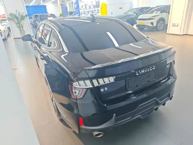 Lynk & Co Lynk & Co 03 2022 1.5TD DCT Power Pro — Фото автомобиля 4