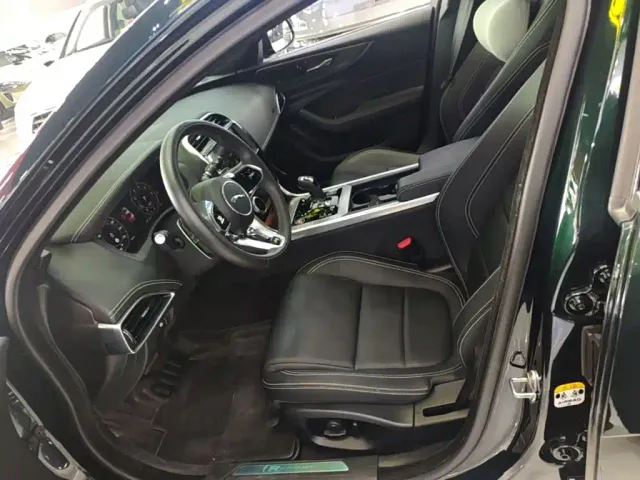 Jaguar XEL — Фото автомобиля 14