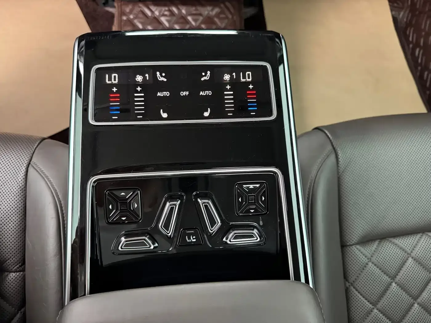 Audi Audi A8 2022 A8L 50 TFSI quattro Comfort Collector's Edition — Фото автомобиля 16