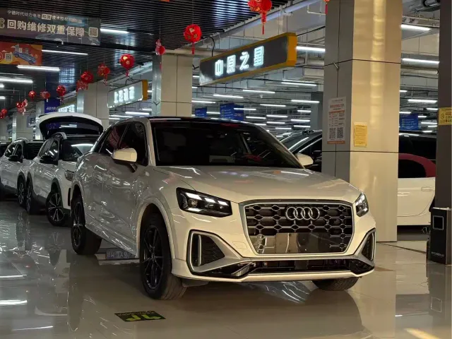 Audi Q2L — Фото автомобиля 3