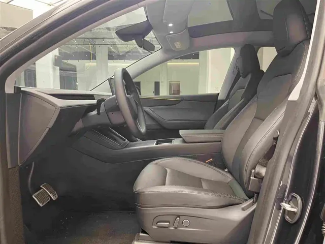 Tesla Model Y — Фото автомобиля 9
