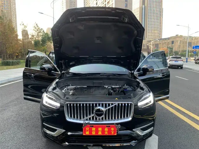 Volvo XC90 — Фото автомобиля 17