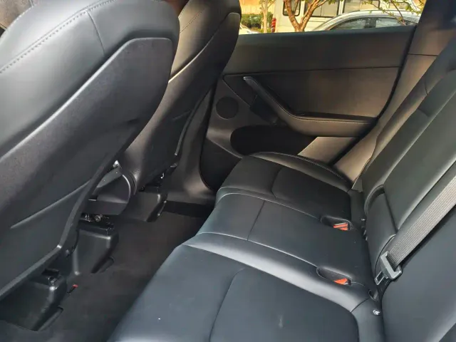 Tesla Model Y — Фото автомобиля 9
