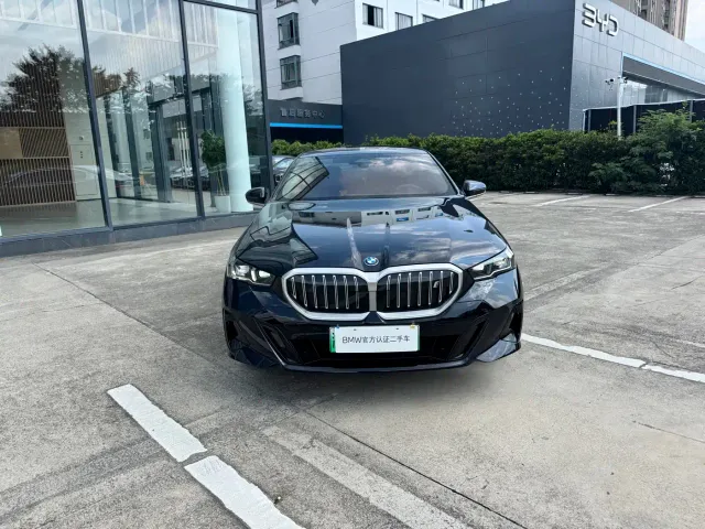 BMW i5 — Фото автомобиля 2