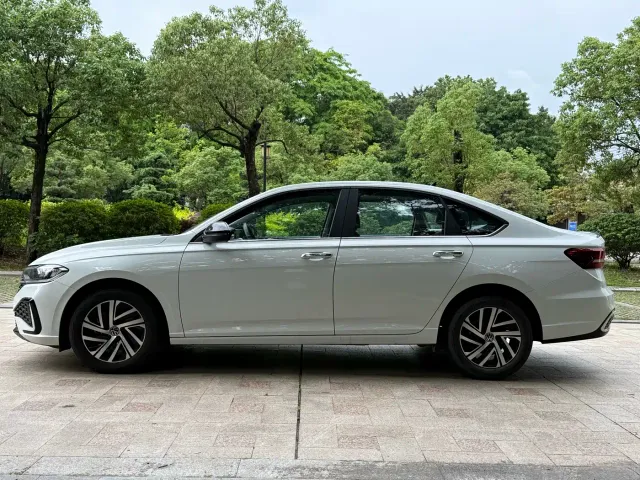 Volkswagen Lavida — Фото автомобиля 7