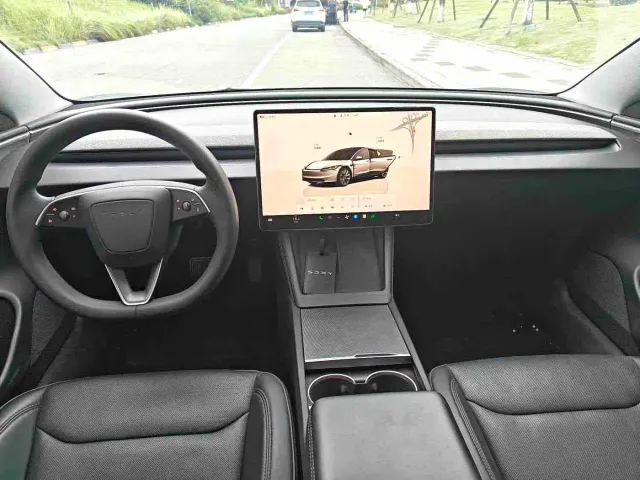 Tesla Model 3 — Фото автомобиля 5