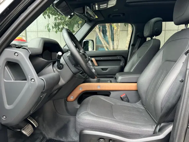 Land Rover Defender — Фото автомобиля 5