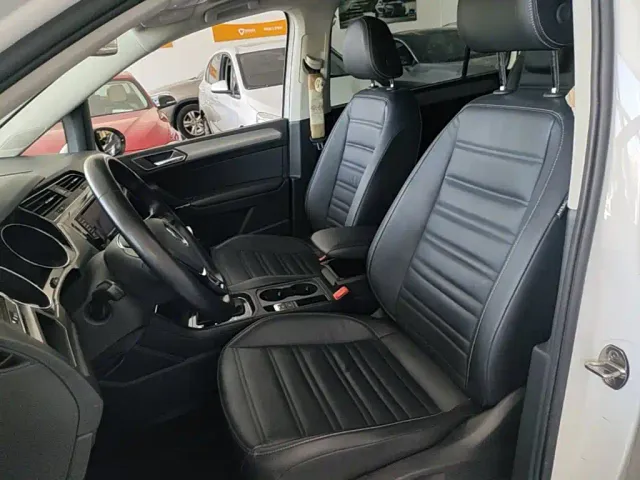 Volkswagen Touran — Фото автомобиля 14