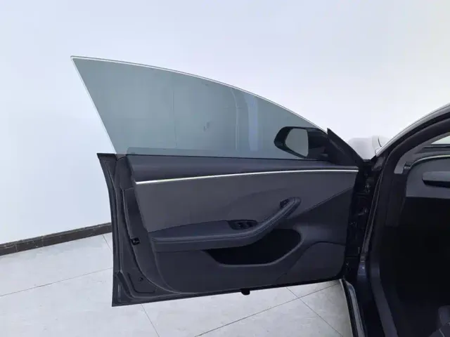 Tesla Model 3 — Фото автомобиля 7
