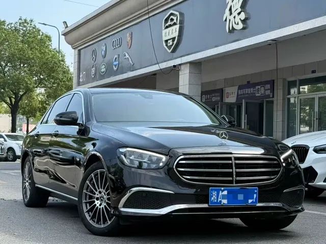 Mercedes-Benz E-Class — Фото автомобиля 3