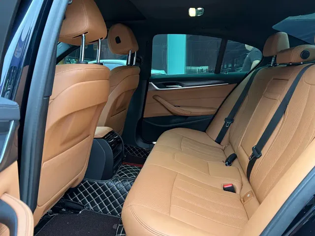 BMW 5 Series — Фото автомобиля 14